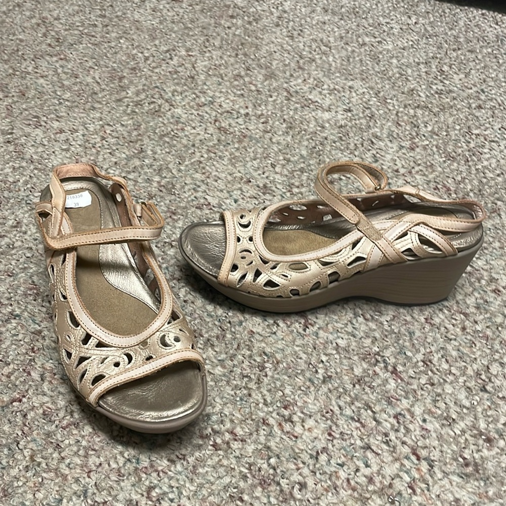 New naot wedge sandals